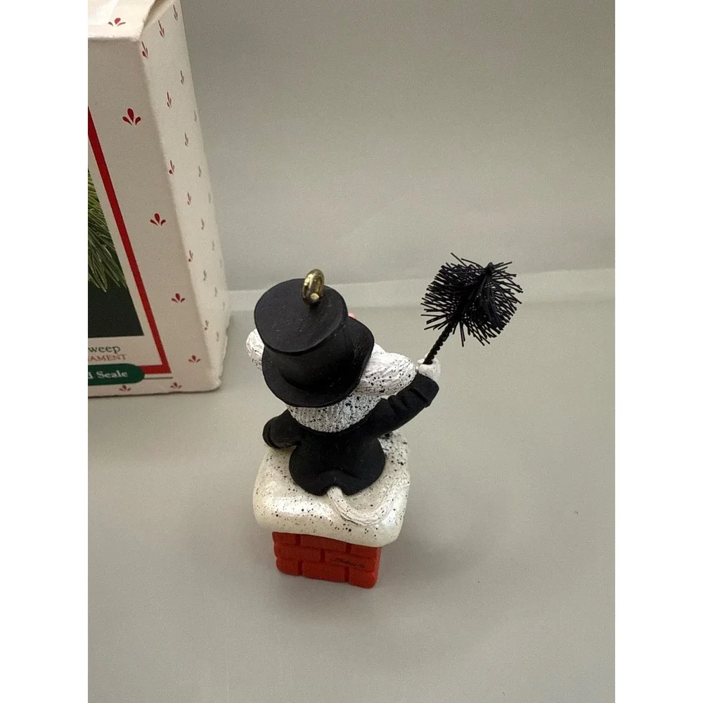 Hallmark Wee Chimney Sweep Artists' Favorites Sculpted and Signed by‎ Ed Seal